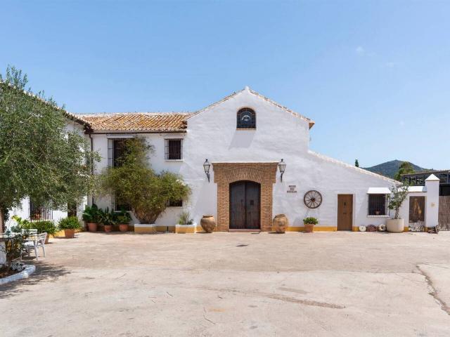 Una Singular Finca Histórica de Olivar Ecológico en Venta en. 980m² Casabermeja