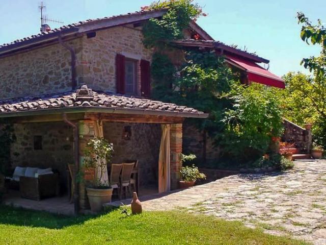 Una splendida proprietà situata ai margini di un piccolo bor. 266m² Bucine