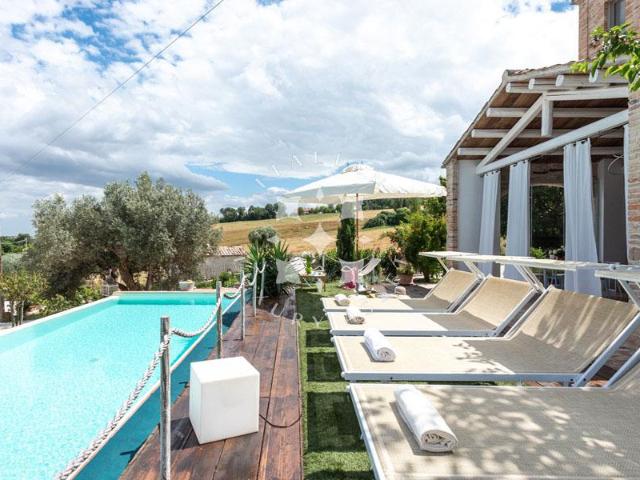 Una prestigiosa dimora di campagna a Staffolo – Le Marche 210m² Staffolo