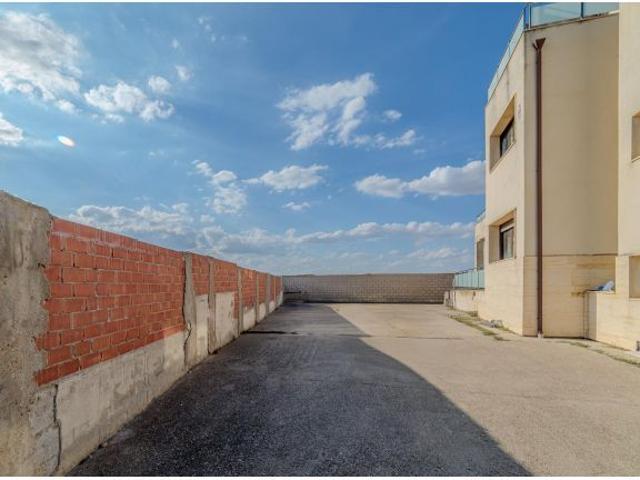 Una Residencia Exclusiva en San Isidro: Tu Refugio Luminoso en Zamora