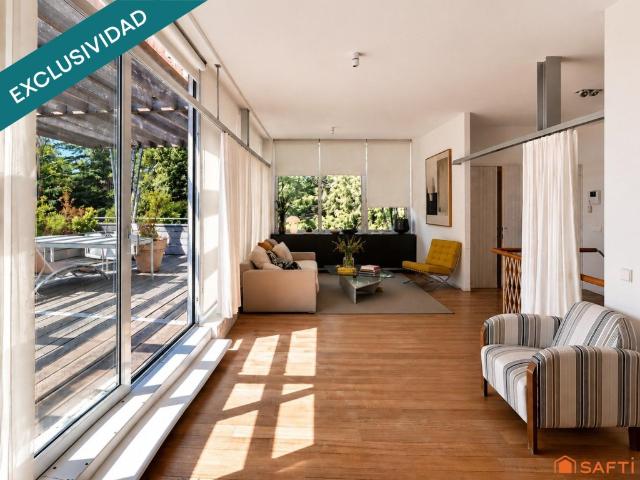 Una vivienda donde la arquitectura organiza la vida alrededor de la luz, las terrazas y el paisaje