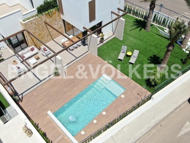 Una Villa de Lujo de diseño en 2 plantas que dispone de 3 do. m² Orihuela Costa