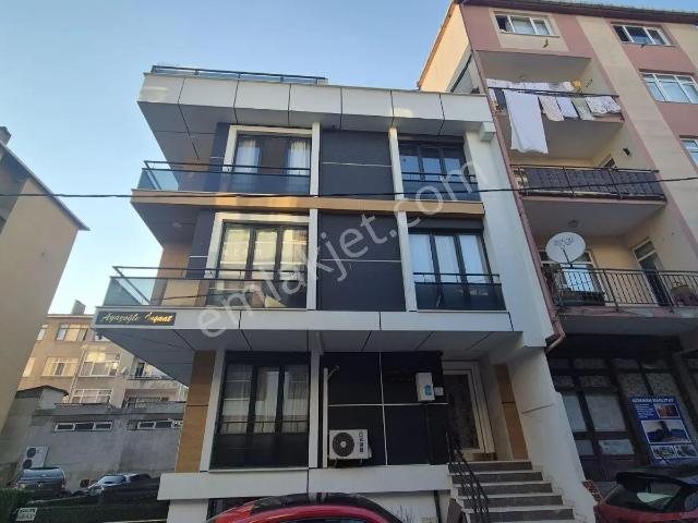 Ünalan Mahallesinde Merkezi Konumda Satılık 2+1 Yüksek Giriş