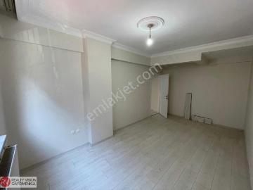 Ünalan Mahallesinde Tamamen Yenilenmiş Satılık Ferah 3+1 Daire
