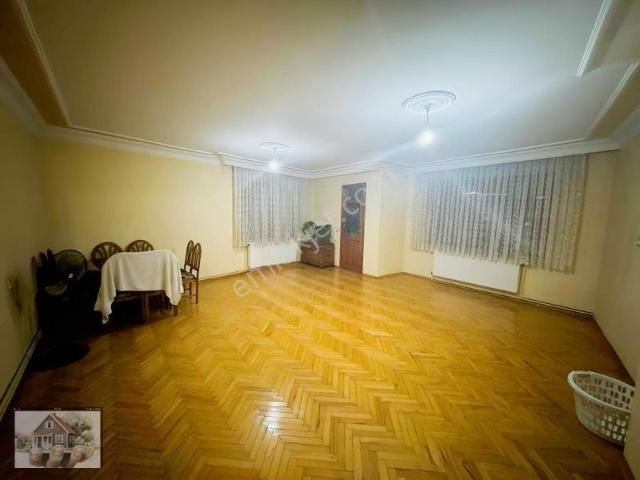 Ünalan Mahallesinde 3+1 Kombili Teraslı Kiralık Daire