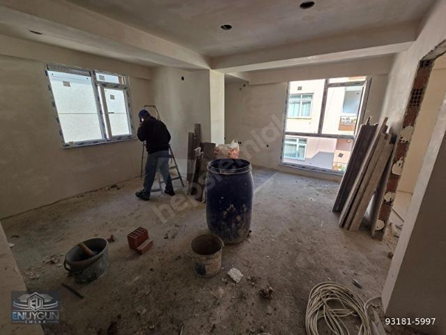 ÜNALAN METRO VE METROBÜSE ÇOK YAKIN SIFIR BİNADA 3+1 DUBLEKS DAİRE