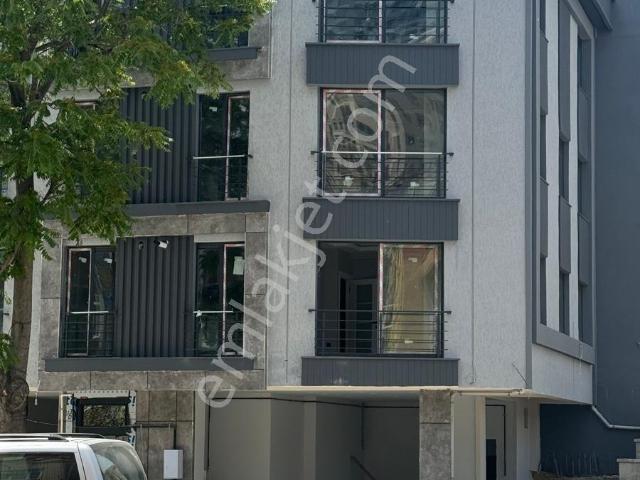 Ünalan / Üsküdar'da Yeni Binada Teraslı 1+1 Kiralık Daire