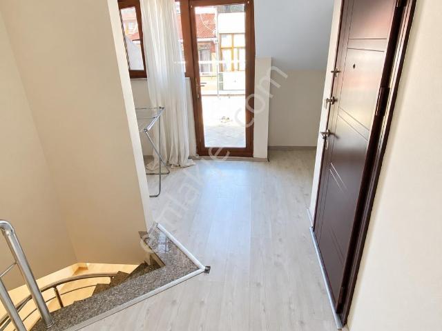 Ünalanda Metro Ve Metrobüse Yakın 140 M²net 3+2 Kiralık Dubleks