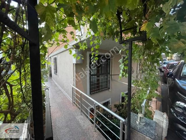 Ünalan'da Metro Ve Metrobüse Yakın Kiralık 2+1 Daire