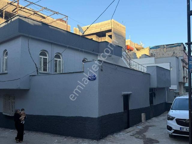 Ünaldıda Satılık 2.5katlı Müstakil Bina