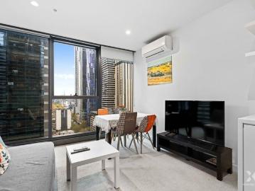 Unbeatable CBD Location Steps to Melbourne Central, RMIT & Queen Victoria Market