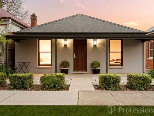 Unbeatable Contemporary CBD Living with North Facing Entertaining