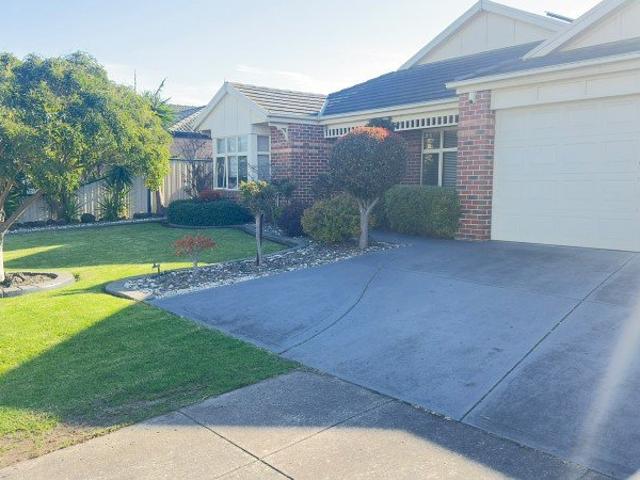 Unbeatable Convenience & Modern Charm in Lynbrook
