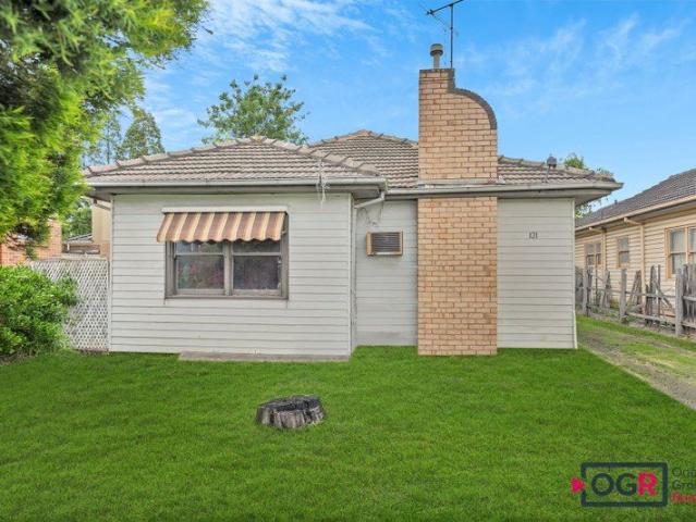 Unbeatable location in Reservoir!