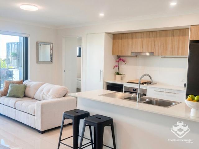 Unbeatable Location Steps to Westfield Garden City, Transport & Motorway Access