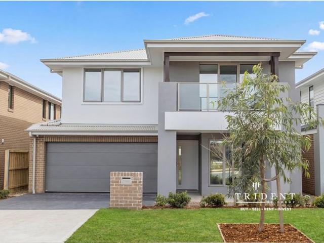 Unbeatable Town Centre Convenience & Modern Family Space