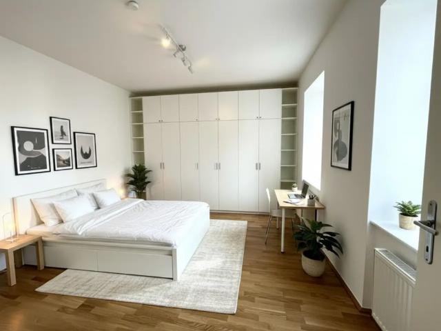 UNBEFRISTET TOP LAGE: Moderne, ruhige und klimatisierte Dachgeschoss Wohnung mit Terrasse / TOP LOCATION: Modern, quiet and air conditioned apartment with terrace