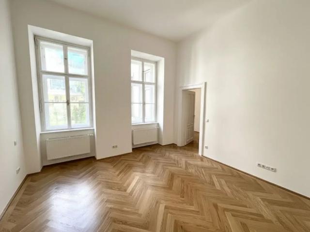 UNBEFRISTET und ERSTBEZUG: Prachtvolle, ruhige und klimatisierte Altbauwohnung in fantastischer Lage / FIRST OCCUPANCY: Quiet, air conditioned flat in a historic building in a fantastic location