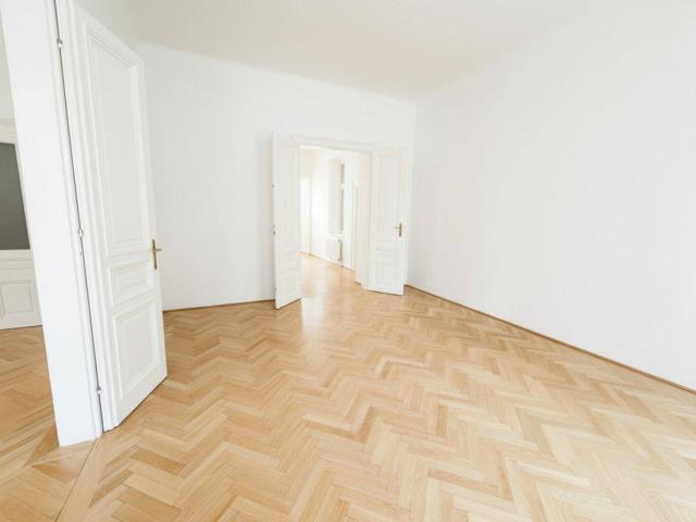 Unbefristet und Top Lage beim Stephansplatz: Bezaubernde, ruhige Altbauwohnung im stilvollen Haus