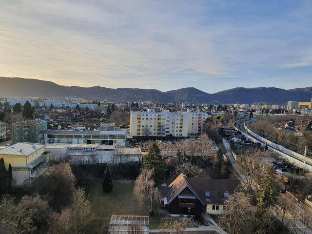 Unbefristet vermietete 3 Zimmer Wohnung mit Balkon