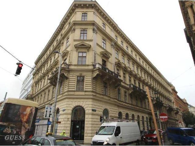 Unbefristet vermietete 5 Zimmer Wohnung im 1. Bezirk Burggarten und Mariahilfer Straße ums Eck!