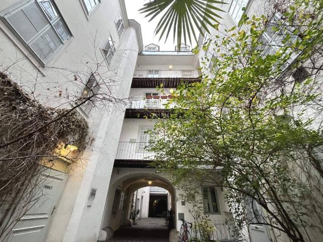 Unbefristet vermietete 5 Zimmer Wohnung Stadtpark und Kärntnerstraße ums Eck!