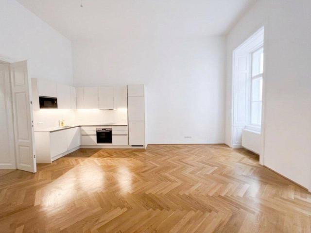 UNBEFRISTET: Charmante 2 Zimmer Altbauwohnung im Herzen Wiens / Charming apartment in an old style building in the heart of Vienna