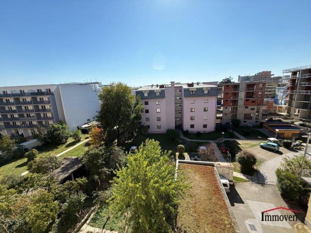 UNBEFRISTET Helle 3 Zimmerwohnung mit Balkon nahe dem Esperantoplatz!