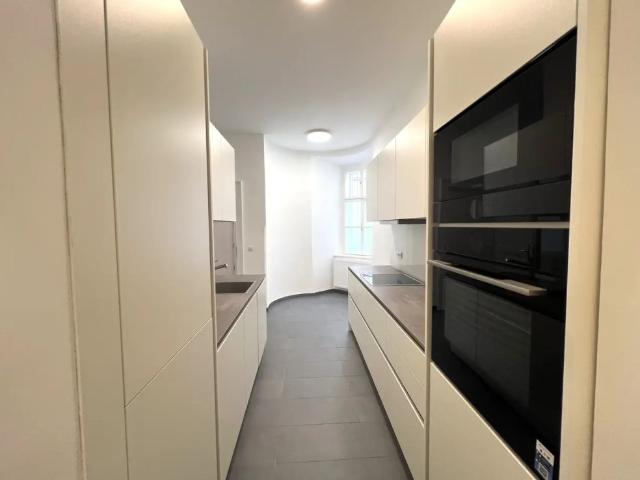 UNBEFRISTET: Klimatisierte Altbauwohnung im Stadtzentrum / Air conditioned flat in the city centre