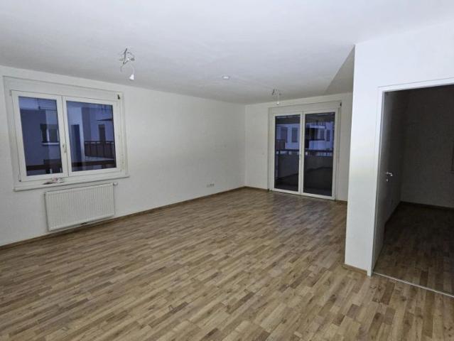 Unbefristet, schön und neuwertig 3 Zimmer Wohnung mit Loggia!