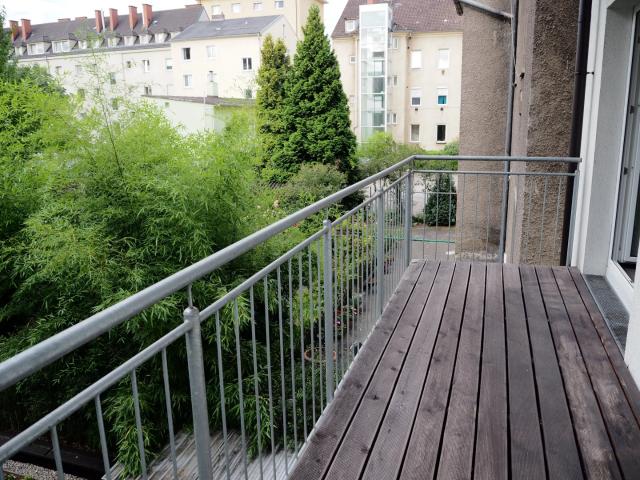 UNBEFRISTET* sonnige 3 Zimmer Wohnung mit hofseitigem Balkon in der Raimundstraße, 24 / Top C4 zu vermieten