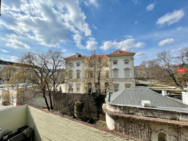 Unbefristete 3 Zimmer Altbaumiete mit Blick auf das Palais Liechtenstein