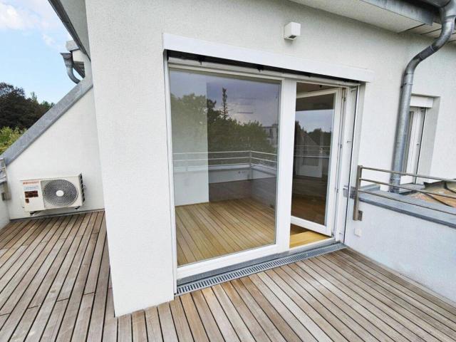 Unbefristete 3 Zimmer Dachgeschosswohnung mit Terrasse