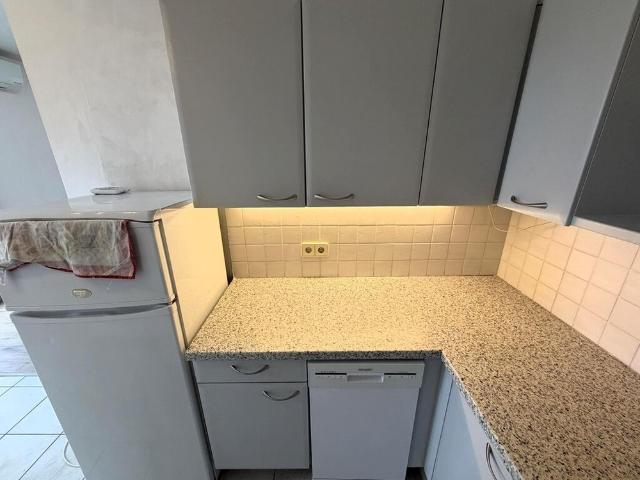 Unbefristete 3 Zimmer DG Wohnung mit Balkon und Grünblick / 3 Room Attic Apartment for Rent on an Unlimited Lease, with Balcony and Green Views /