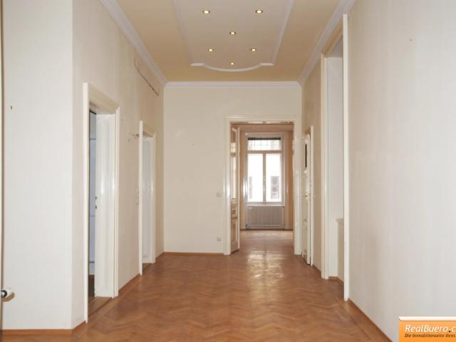 UNBEFRISTETE ALTBAUWOHNUNG IN DER BURGGASSE