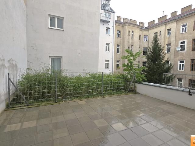 UNBEFRISTETE ALTBAUWOHNUNG MIT GROSSTERRASSE IN DER FERNKORNGASSE