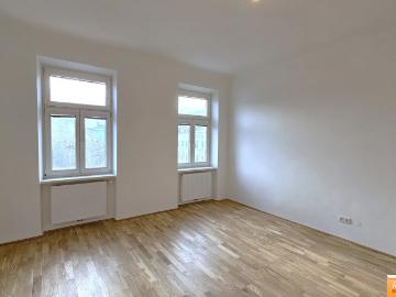 UNBEFRISTETE HELLE ALTBAUWOHNUNG IN DER GUDRUNSTRASSE