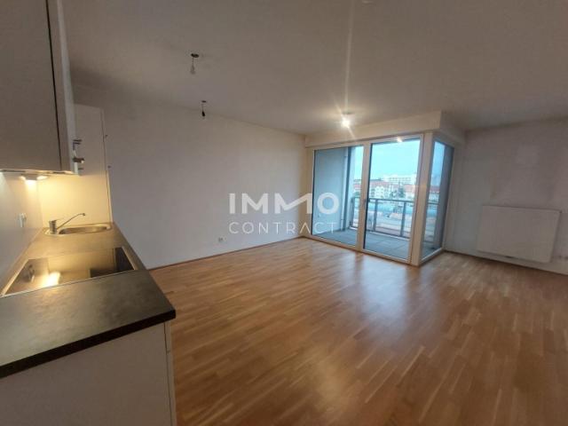 Unbefristete, hübsche 2 Zimmer Wohnung mit Loggia!