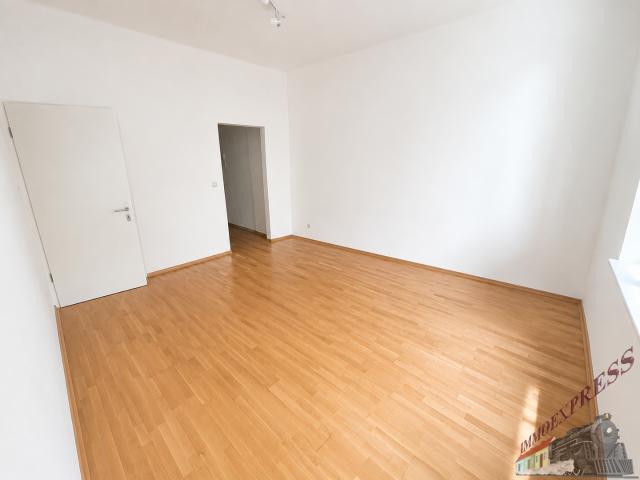 Unbefristete Single oder Pärchenwohnung im Erdgeschoß Innenhoflage ab 1.10.26
