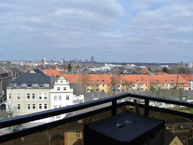 Unbezahlbarer Ausblick über Essen Rüttenscheid! Zweiraumwohnung mit Loggia im 7. Obergeschoss