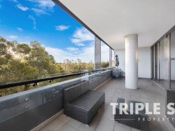 UNBLOCKED VIEW OF GOLF COURSE | Spacious Layout | Prime Location