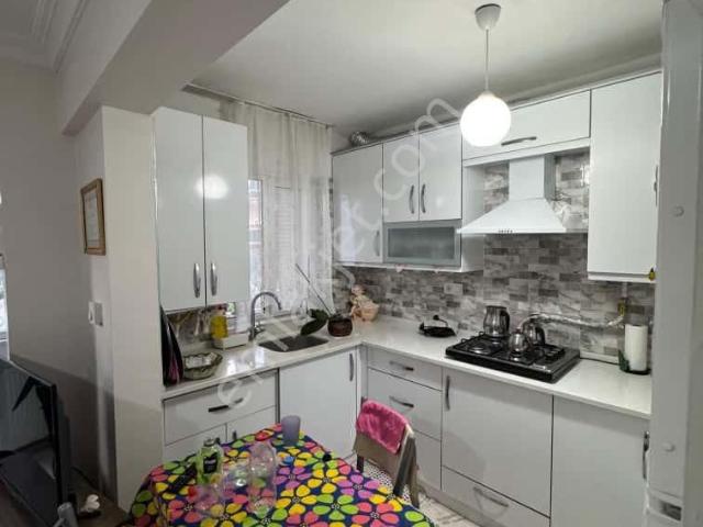 Uncubozköy Mahallesinde 2+1 Masrafsız Ara Kat Fırsatı