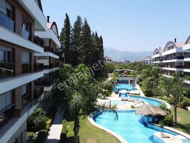 Uncalı Mahallesinde Lüks Site İçi 4+1 Eşyalı Kiralık Daire