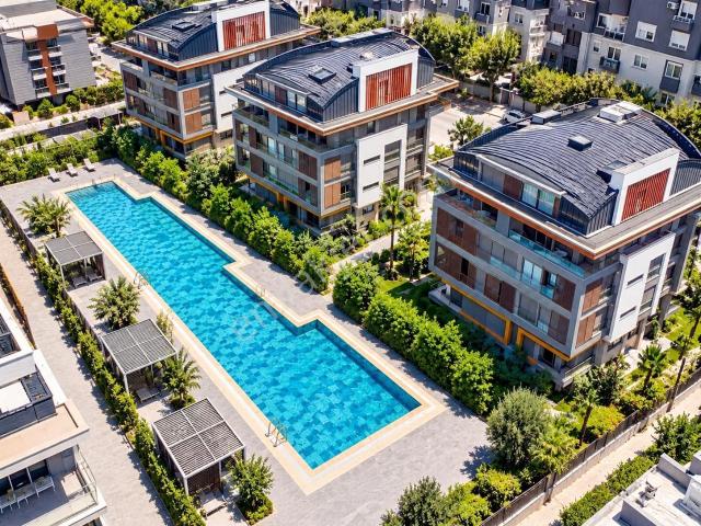 Uncali Da Prestijli Sitede Satılık Lüks 4+1 Bahçe Dublex