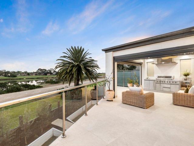 UNCOMPROMISED WATERFRONT LUXURY | SOPHISTICATED COASTAL LIVING