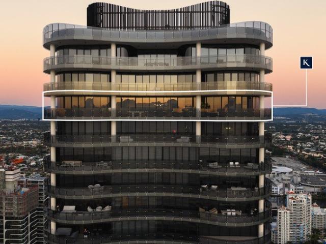 Uncompromising Luxury: Full Floor Beachside Penthouse Encircled by Iconic 360° Views