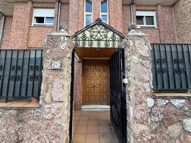 Undefined 8 dormitorios 383 m2 532m² Villaquilambre