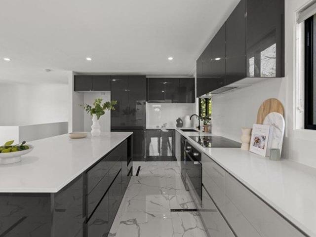 Accepting Applications Dual Living Home, 2 Livings 2 Kitchens, Walk To Shops, Minutes To Beaches
