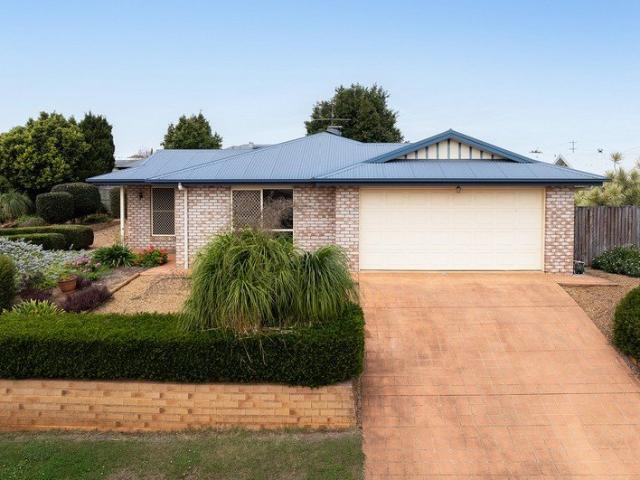 Under Application. Spacious Family Home in Prime Highfields Location Break Lease