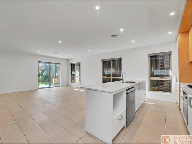 UNDER APPLICATION* Spacious Modern Family Friendly
